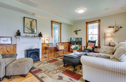 Cambridge House | Cozy Cambridge Retreat w/ Casita Near Marina!