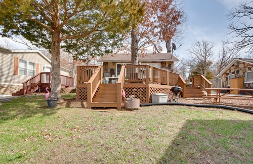 Camdenton Apartment | Cozy Camdenton Cottage w/Deck + Boat Dock Access!
