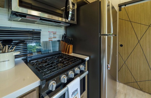 Cuba House | Cozy Camper Getaway 4 minutes to WEC!
