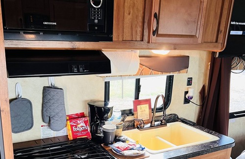 Fidelity House | Cozy Camper in quiet campground!