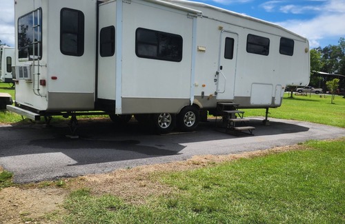 Cottondale RV Rental | Cozy campground in beautiful Cottondale with AC