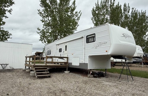 Pierre RV Rental | Cozy campground in charming West Prairie north of Pierre.