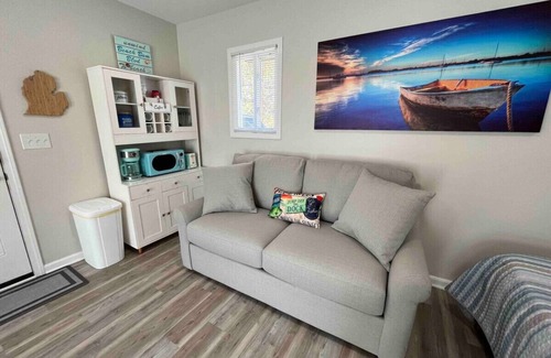 Anchor Bay Harbor Apartment | Cozy Canal Tiny Home | Sleeps 4 | Boat Parking