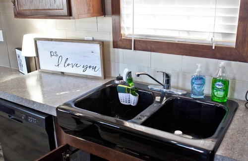 Canton House | COZY CANTON GETAWAY 3 Bedroom/2 Bath Near Canton Lake With Extra Parking!