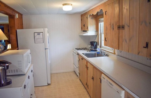 Dennis Port House | Cozy cape cod cottage with lovely wood floors and central AC.