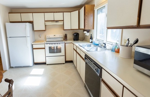 Yarmouth Port House | Cozy Cape House - Family Friendly with Great Outdoor Space