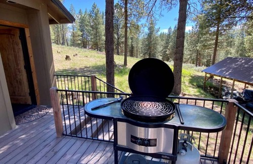 Cascade Ski Chalet | Cozy Cascade Cabin, Short Walk to the Lake!