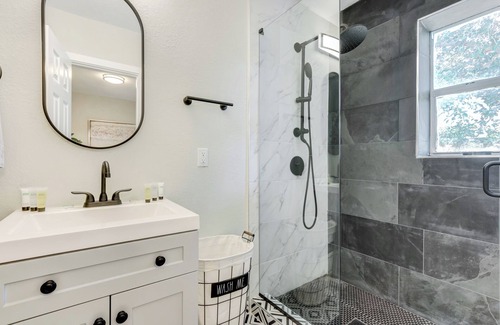 Boca Raton Apartment | Cozy Casita Luna 1/1 near beach 60in TV/625 mbps wifi