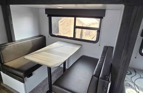 Valdez House | Cozy Ccaravan with AC, WiFi in charming Valdez