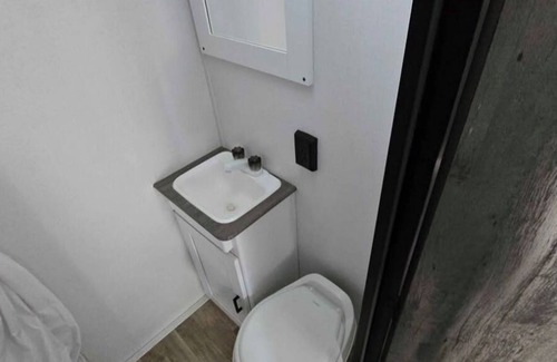 Valdez House | Cozy Ccaravan with AC, WiFi in charming Valdez