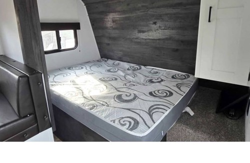 Valdez House | Cozy Ccaravan with AC, WiFi in charming Valdez