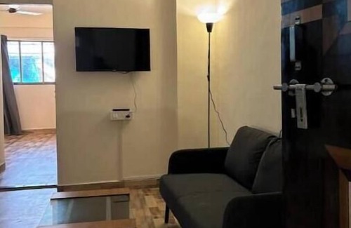 Khar Apartment | Cozy Central 1BHK in Bandra W