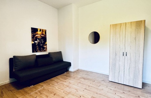 Meidling Apartment | Cozy Central 8BR Apt w/Garden & Terrace, Up to 24P