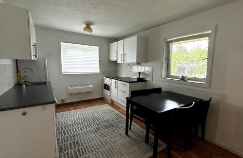 Jorpeland Apartment | Cozy Central Apartment- Pulpit-R
