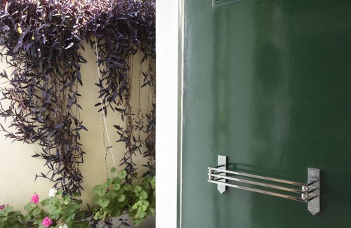 Pangrati Apartment | Cozy, Central Studio with Garden