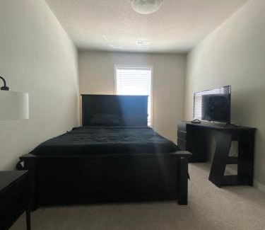 Ankeny House | Cozy & Central