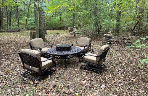 Elkton Ski Chalet | Cozy Chalet bordering Shenandoah Park near Massanutten Resort and Skyline Drive.