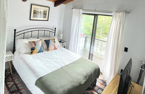 Bartlett Condo | Cozy Chalet Condo central to 3 Ski Resorts: Attitash, Wildcat, Cranmore!