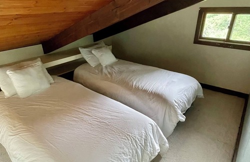 Bartlett Condo | Cozy Chalet Condo central to 3 Ski Resorts: Attitash, Wildcat, Cranmore!