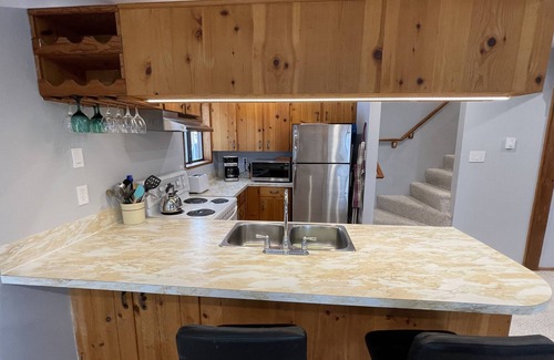 Courtenay Ski Chalet | Cozy Chalet in the Heart of the Apline Village