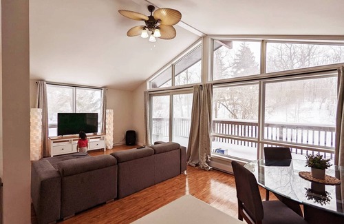 Bewdley Ski Chalet | Cozy chalet minutes walk to Rice lake