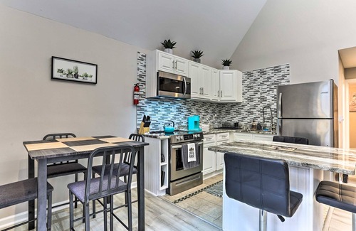 East Stroudsburg Ski Chalet | Cozy Chalet on the lake