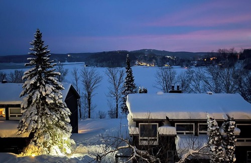 Huntsville Ski Chalet | Cozy Chalet overlooking the lake