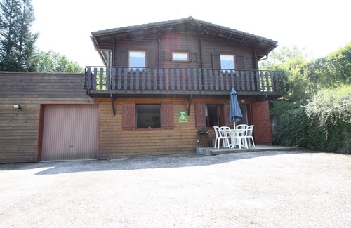 Cornimont Cottage | Cozy Chalet Retreat: Terrace, Central Heating, Near Lake and Ski Trails