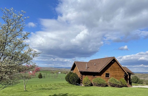Ridgeway Ski Chalet | Cozy Chalet with beautiful Country Vista