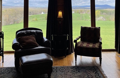 Ridgeway Ski Chalet | Cozy Chalet with beautiful Country Vista