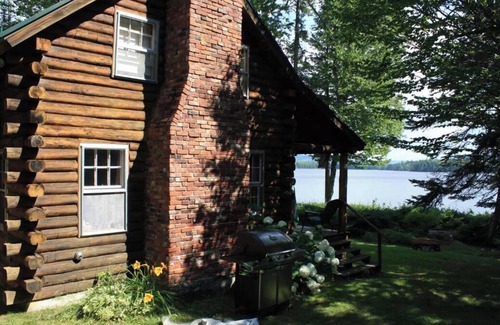 Andover House | Cozy & Charming Lakefront Log Cabin on Cupsuptic Lake/Rangeley, ME