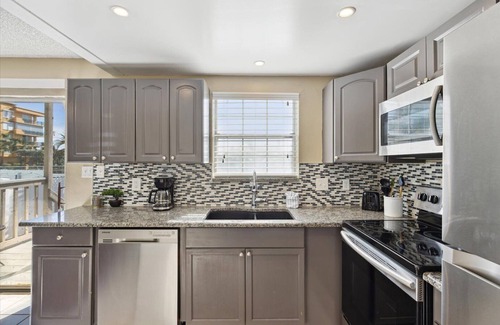 Cape Caneveral Beach Gardens House | Cozy Cherie Down Townhome - 5 Minute Walk to the Beach!