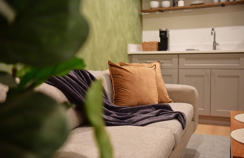 Cherry Creek House | Cozy Cherry Creek Basement Suite with Private Entrance