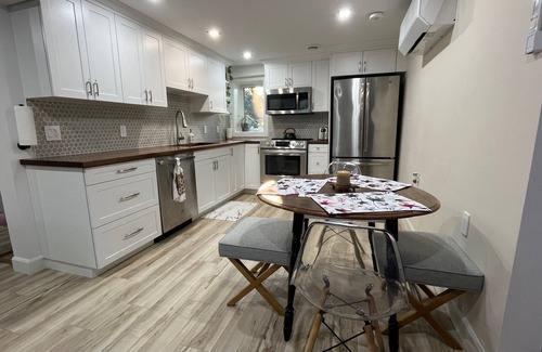 Bloomfield House | Cozy Chic Newly Built Getaway - 2 hours from Toronto!