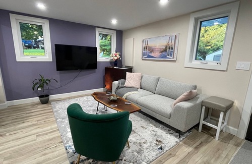 Bloomfield House | Cozy Chic Newly Built Getaway - 2 hours from Toronto!