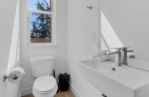 Wright Area Action Group House | Cozy & Chic Santa Rosa Condo