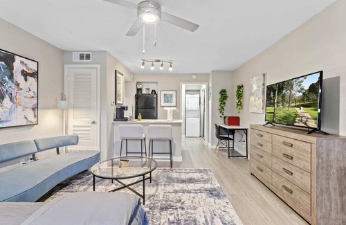 Allandale Apartment | Cozy chic studio close to Downtown and Domain