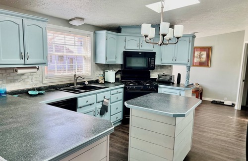Chippewa Lake House | Cozy Chippewa Lake Ranch just steps from the lake! Kayaks and SUPs Private beach