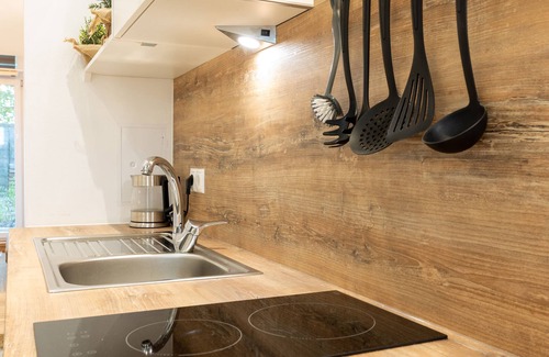 Neulerchenfeld Condo | Cozy City Studio, big Private Garden, 8 min to city center