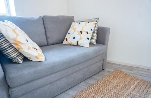 Keskinen District Apartment | Cozy City Studio by tram and bus stops