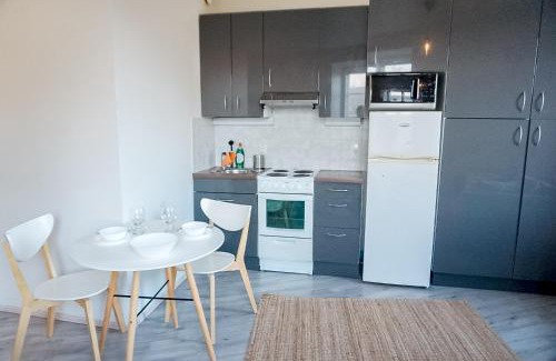 Keskinen District Apartment | Cozy City Studio by tram and bus stops