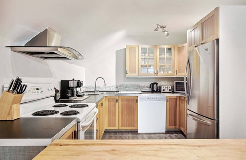 Chateau-Richer Apartment | Cozy, classy, cachet, spacious & central - Mt Ste-Anne, Vieux Québec, IleOrléans