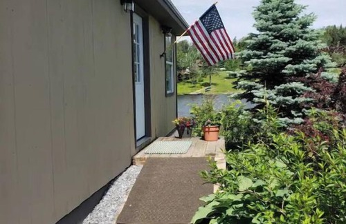 Northeast Somerset House | Cozy, clean 2-bedroom cabin on Moose River