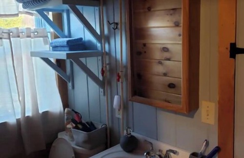 Northeast Somerset House | Cozy, clean 2-bedroom cabin on Moose River