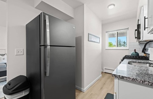 Mount Clemens Apartment | Cozy & Clean 2nd Floor Apt. - King Bed | Workspace