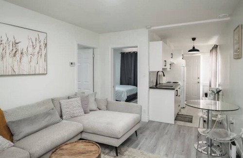 East Windsor Apartment | Cozy, Clean & Bright Suite