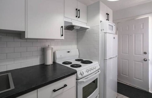 East Windsor Apartment | Cozy, Clean & Bright Suite