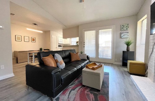 North Arlington Condo | Cozy Clean Condo in Arlington walking distance to Stadiums