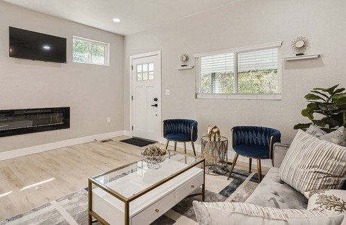 Kipling House | Cozy & Clean House Next to Beautiful Creek & Trail