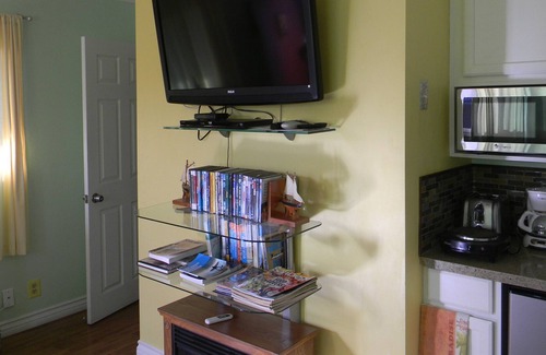 Bay Ho Cottage | Cozy Clean Quiet One-Bedroom Cottage, Sleeps 4, Short Drive To All SD Attraction